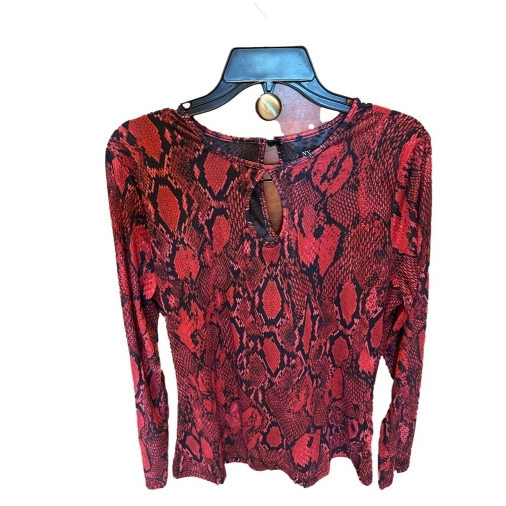 NY&Co Red Black Snake Print Mesh Top - Picture 4 of 7